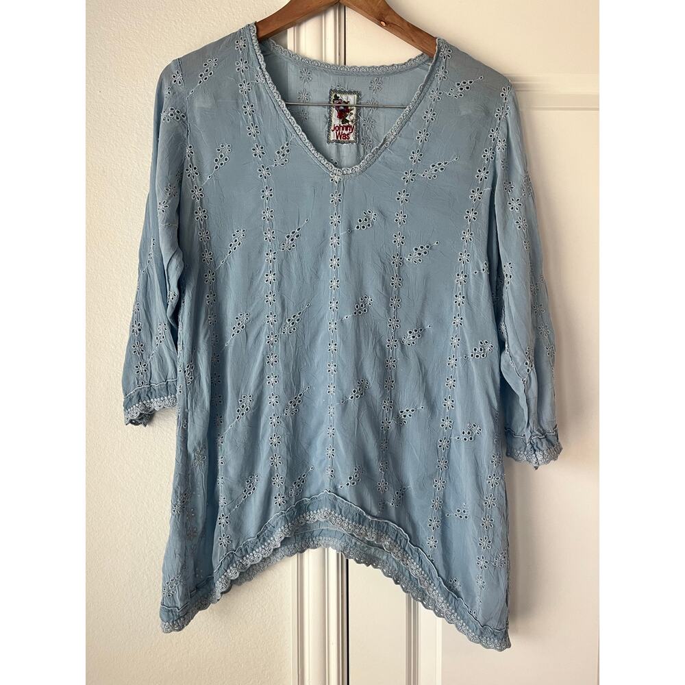 Johnny Was Sz M Sky Blue Crinkle Gauze Asymmetrical V-neck Eyelet Blouse (FLAW)